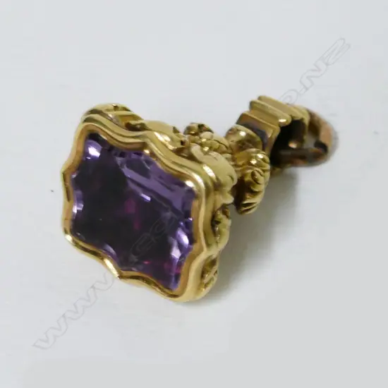 An antique 15ct. gold fob seal