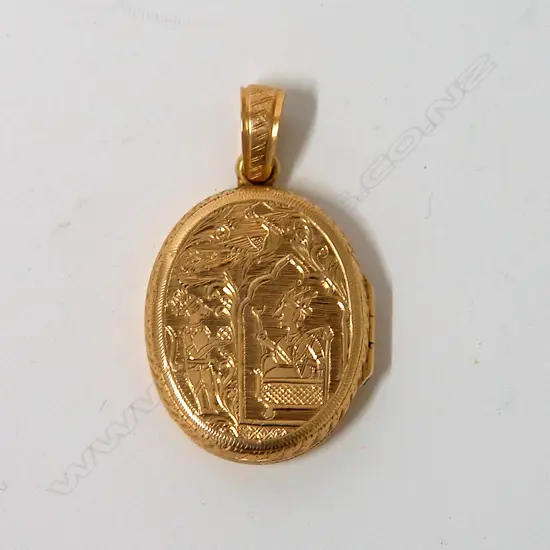 A late 19thC heavy oval gold locket