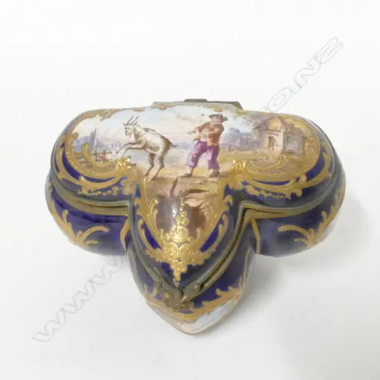 A 19thC Sèvres lidded trinket box