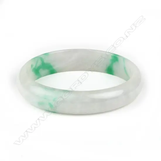 A mottled white-green Chinese jade bracelet
