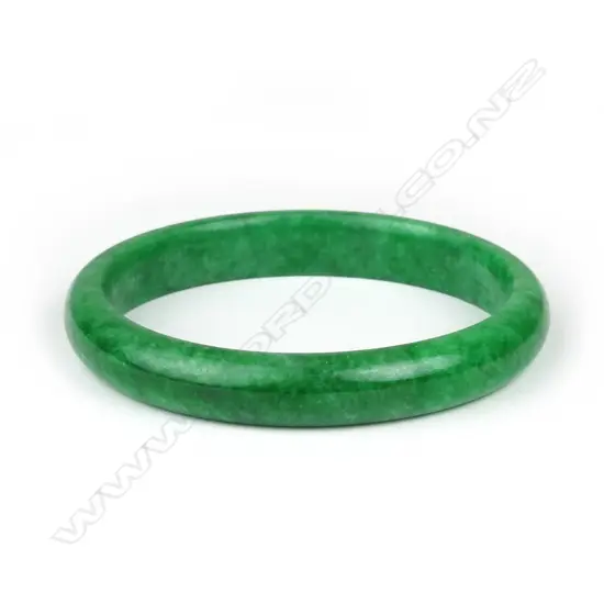A bright green Chinese jade bracelet