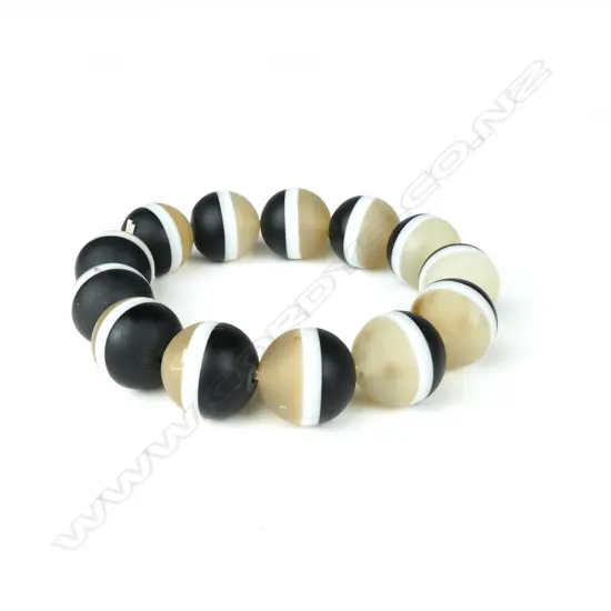 A banded agate large bead bracelet