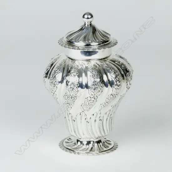 A Victorian silver tea caddy