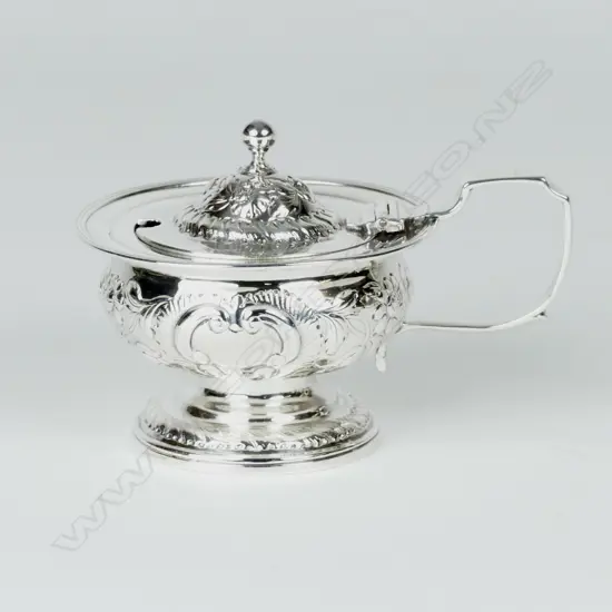 A George III silver mustard pot