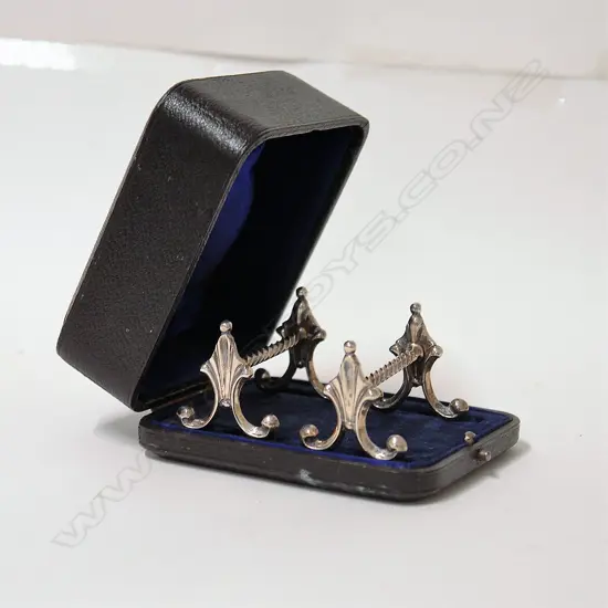 A pair of Victorian silver knife rests in original box