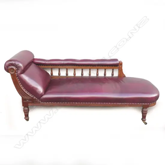 A late Victorian mahogany chaise longue