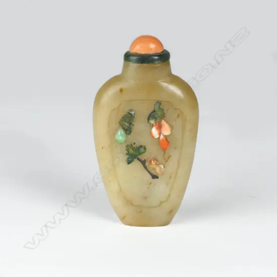 A Chinese jade snuff bottle