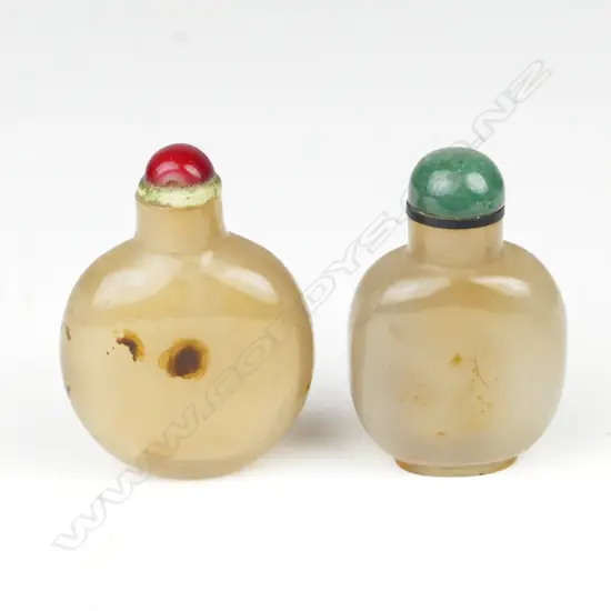 Two Chinese agate snuff bottles
