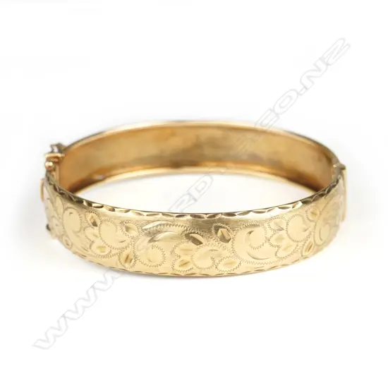 A vintage 9ct. gold hinged bangle