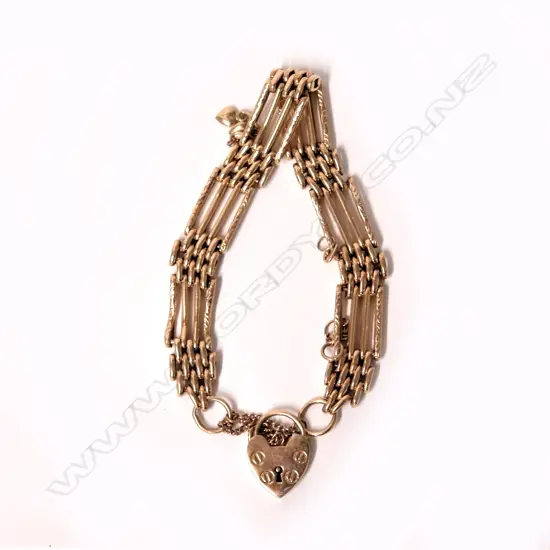 An early 20thC 9ct. yellow gold lady's estate gate link bracelet