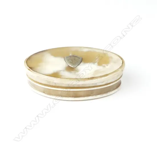 A horn snuff box