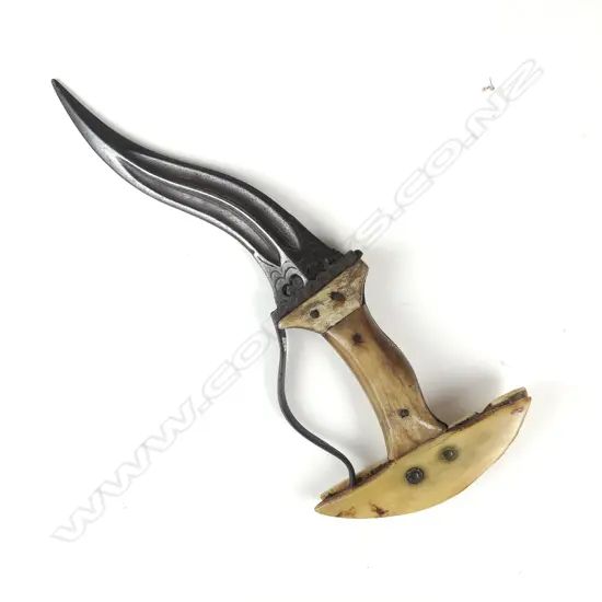 A c.1800 small South Indian Khanjarli dagger