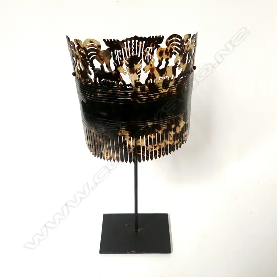 A Pacific tortoise shell hair comb