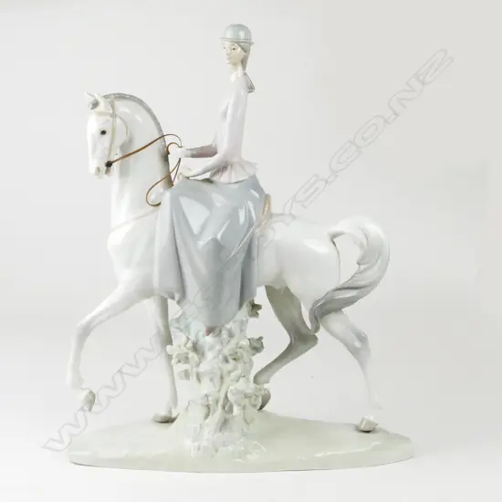 A large Lladro figurine