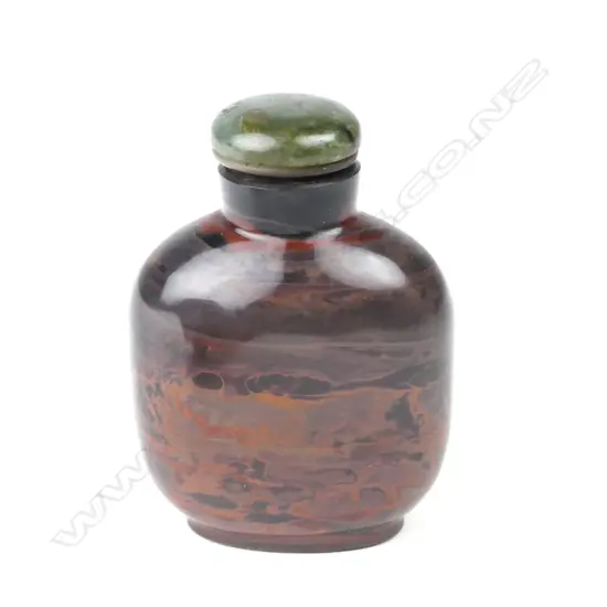 A Chinese glass snuff bottle