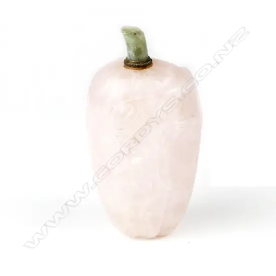 A rose quartz snuff bottle