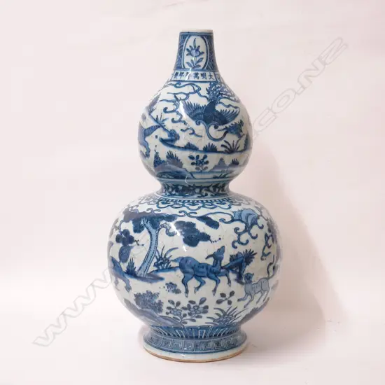 A Chinese large blue and white double gourd form vase