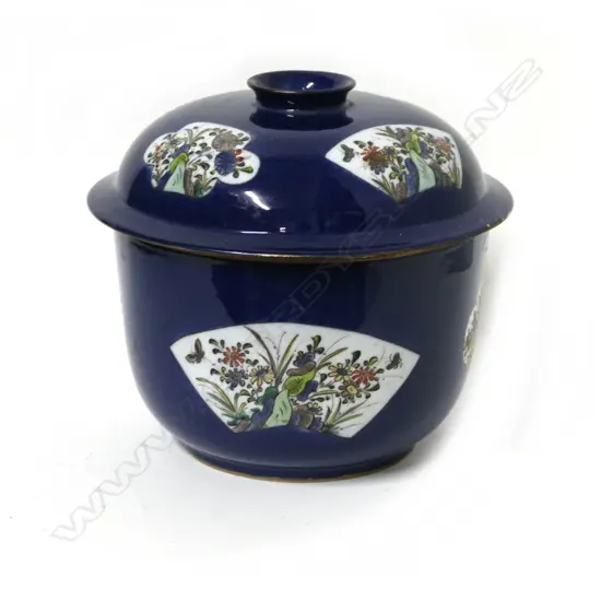 An antique Chinese decorated porcelain circular lidded jar