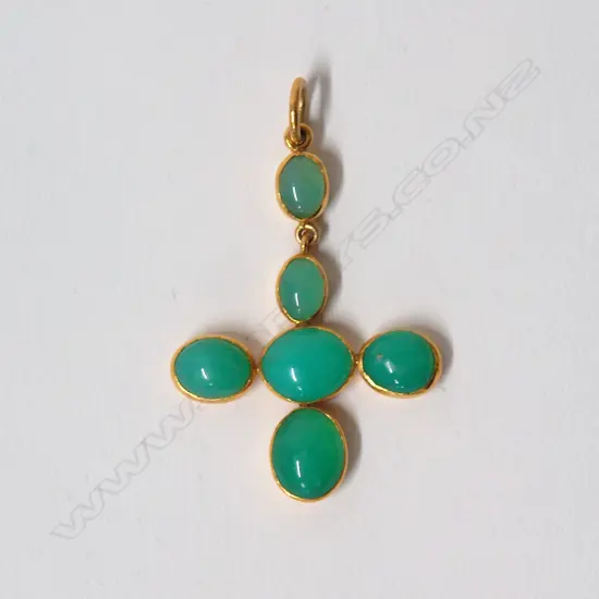 A vintage 18ct. yellow gold and chrysoprase cross form pendant