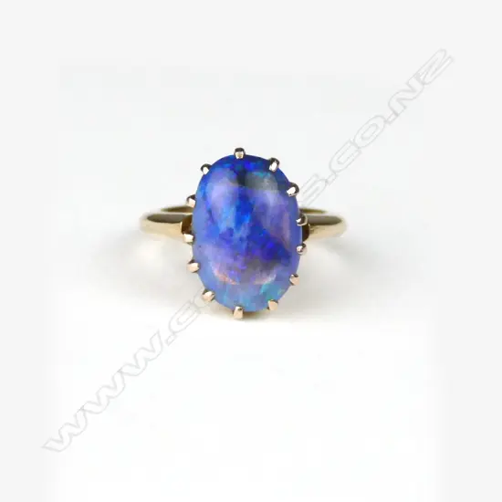 A vintage 9ct. yellow gold and opal ring