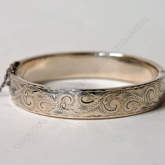 A New Zealand Fred Money silver half hinged bangle