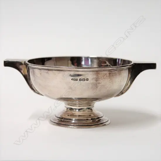 An Edwardian plain silver pedestal bowl