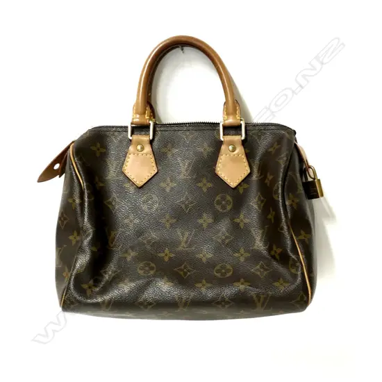 An authentic pre-owned Louis Vuitton Speedy 35 tote bag