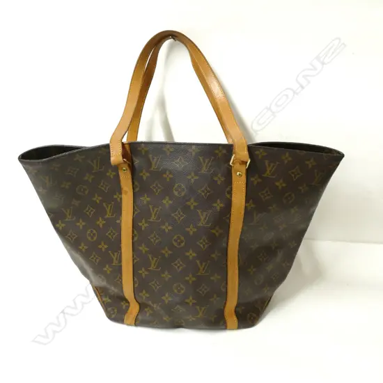 An authentic pre-owned Louis Vuitton shoulder bag