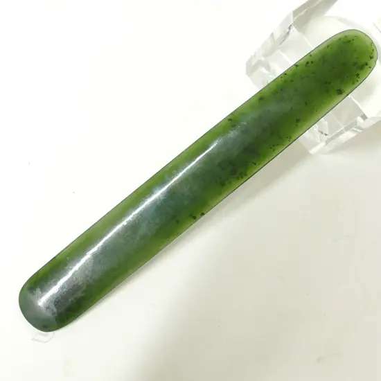 A N.Z. vintage greenstone page turner