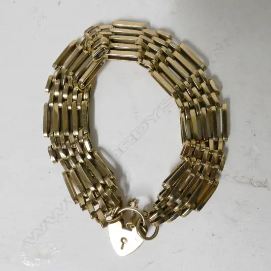 A 9ct. gold gate bracelet