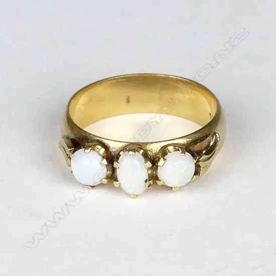 An 18ct. gold and opal ring