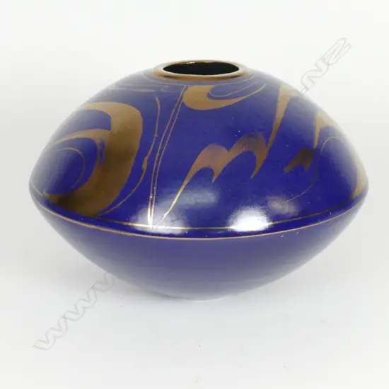 Peter Collis large squat floor pot