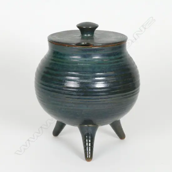 Mirek Smisek green cauldron with tripod feet and flat lid