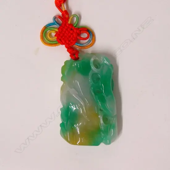 A Chinese carved jade pendant