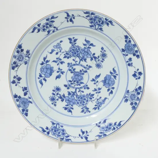 A Chinese export ware porcelain blue and white plate