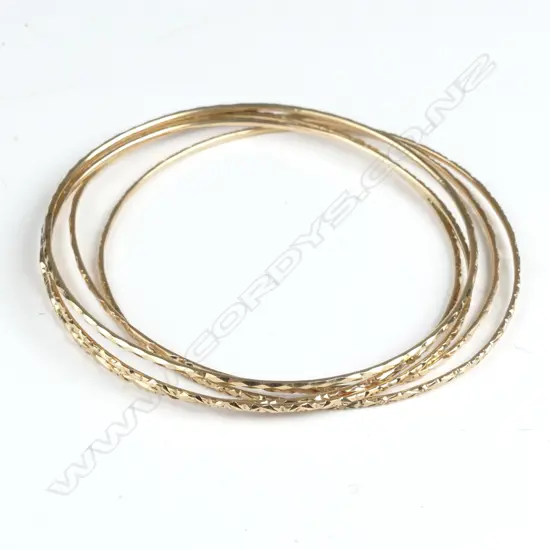 Five fine 18ct. gold bangles