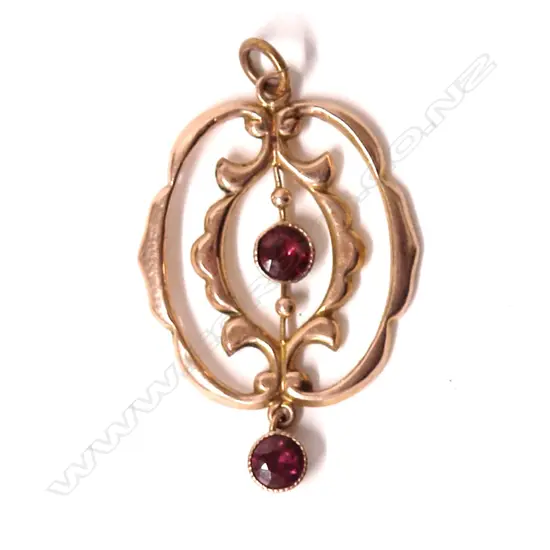 An Edwardian 9ct. rose gold and garnet pendant