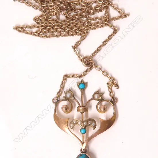 An Edwardian 9ct. yellow gold