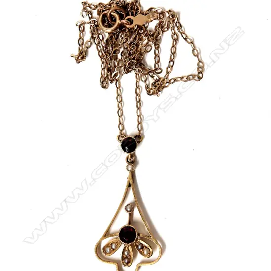 An Edwardian 9ct. yellow gold garnet and seed pearl pendant necklace