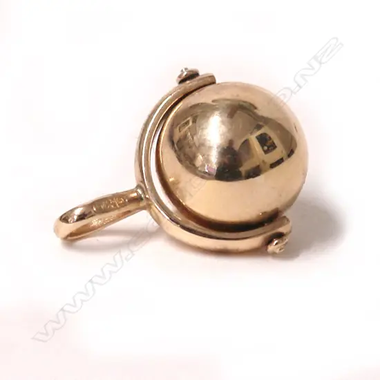A 9ct. yellow gold rolling ball fob pendant