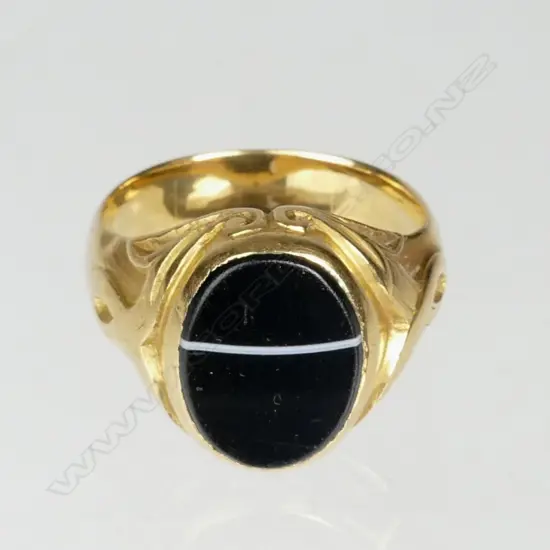 A heavy gold and banded agate ring