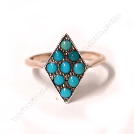 An Art Deco 9ct. yellow gold and turquoise bead ring