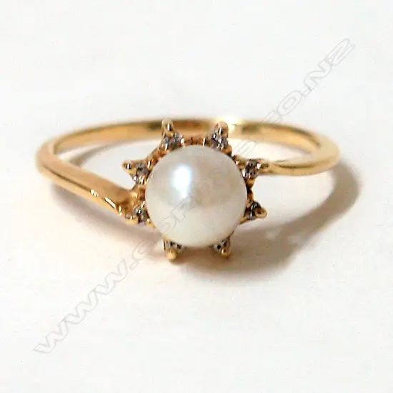 A 14ct. yellow gold and pearl diamond ring