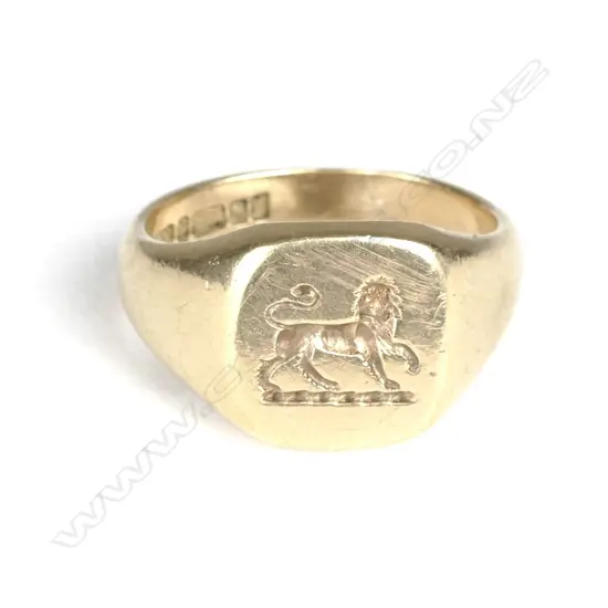 A gent's vintage 9ct. gold seal ring
