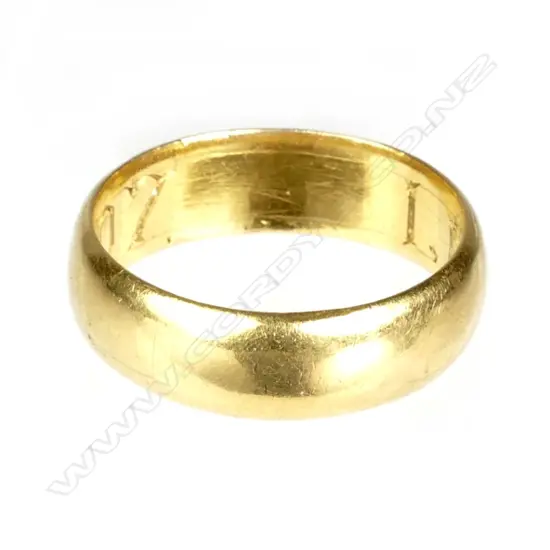 An 18ct. gold band