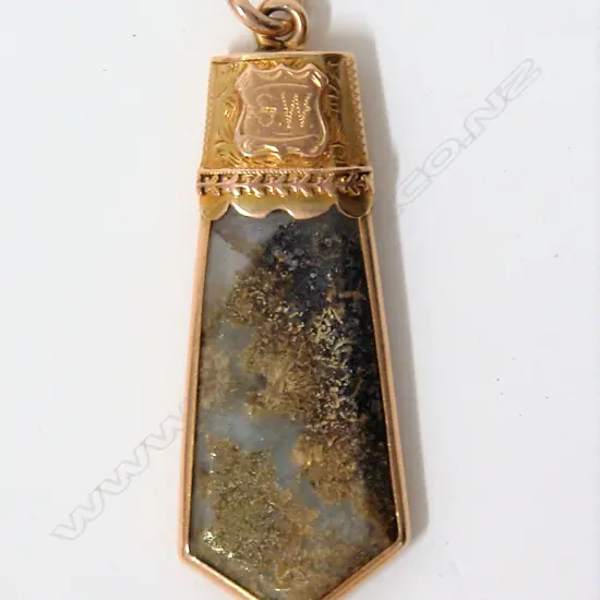 A good N.Z. Colonial 15ct. yellow gold and gold bearing quartz fob