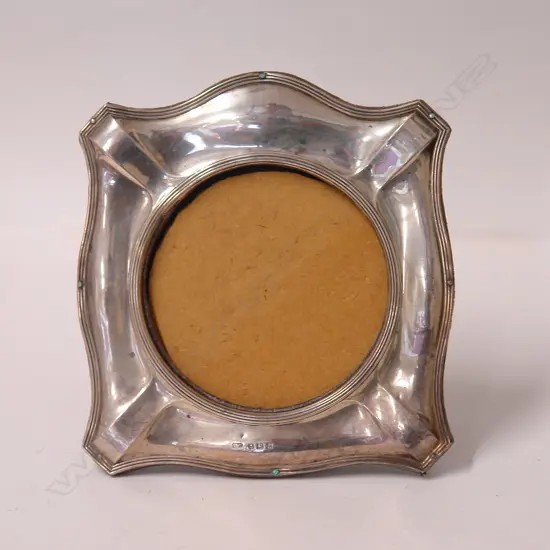 An Edwardian silver photo frame