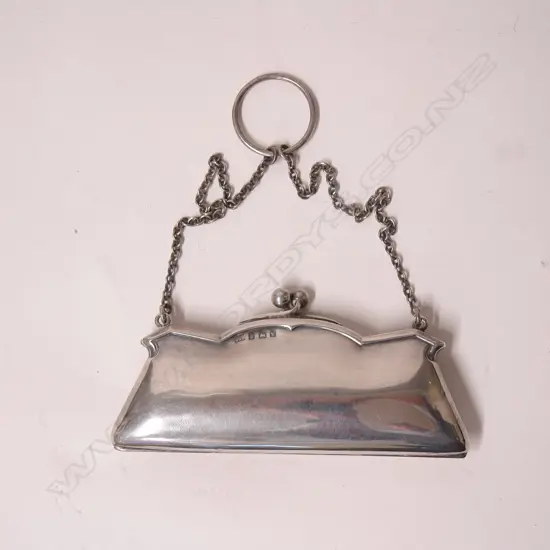 A 1920s lady's silver purse