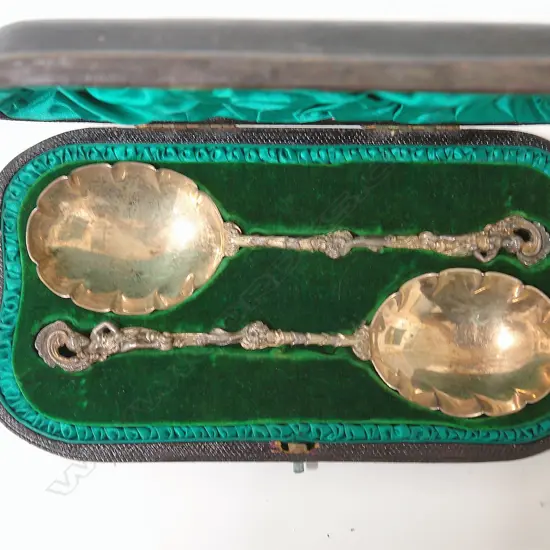 A pair of late Victorian fancy silver serving spoons in original case