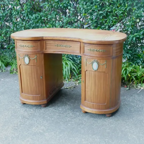 MAHOGANY KIDNEY SHAPED DESK